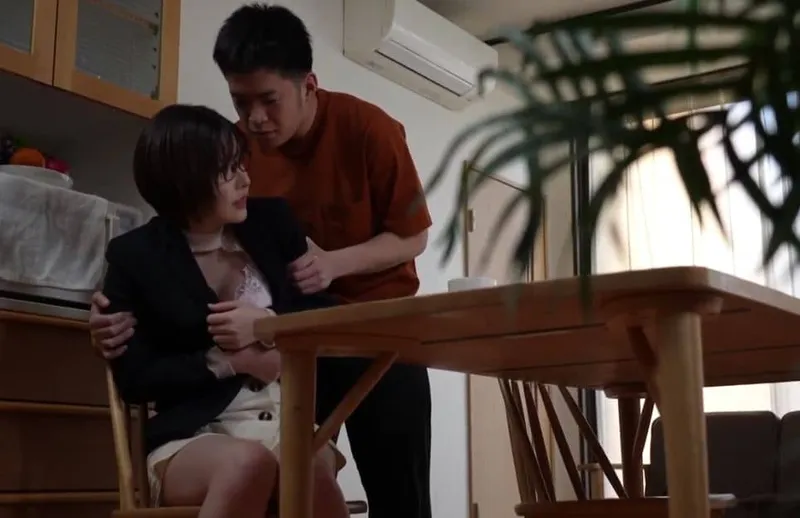 Trở về sau khi bị cưỡng dâm thì tiếp tục bị bố và em ông chồng chơi